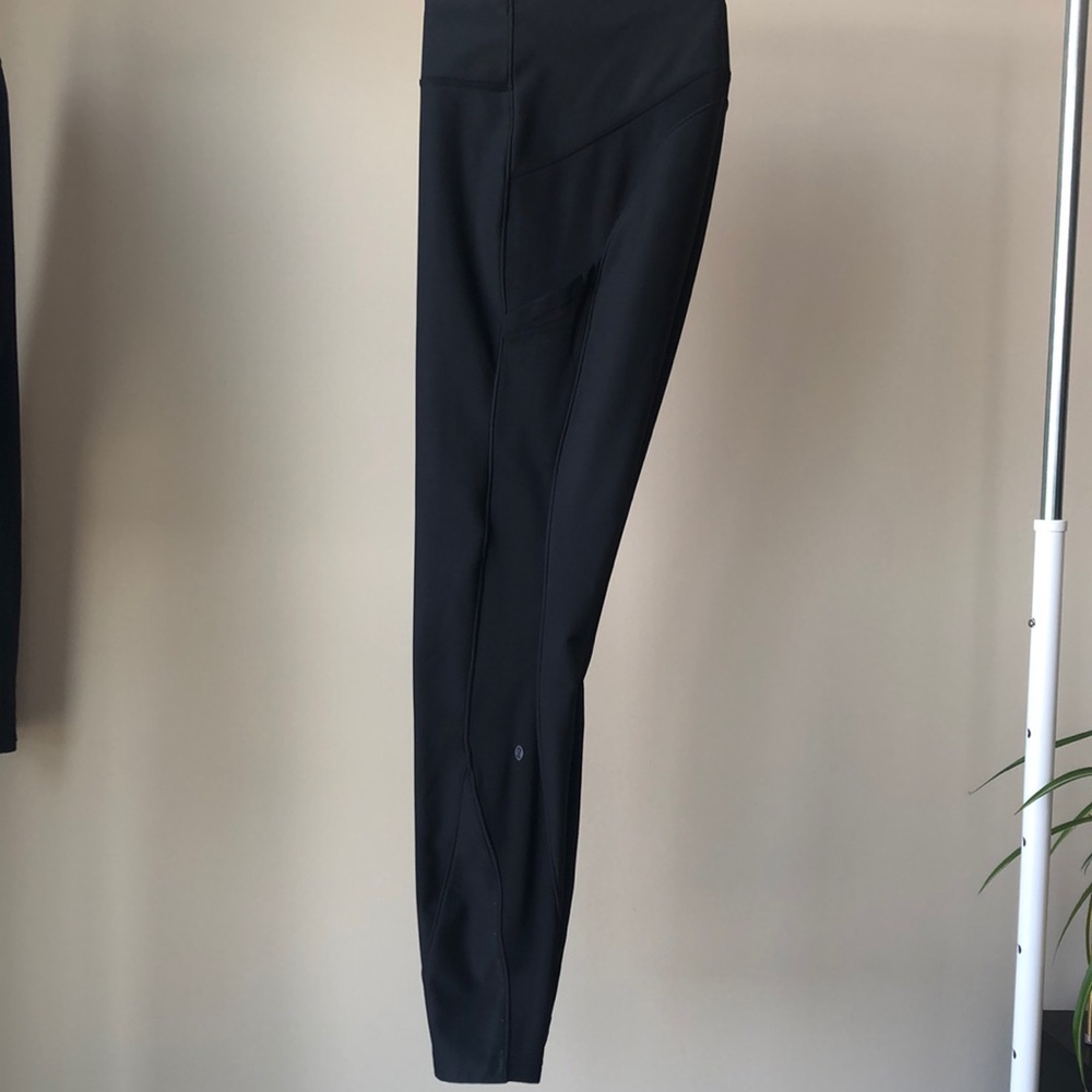 Size 8 lulu running pants. Excellent condition!